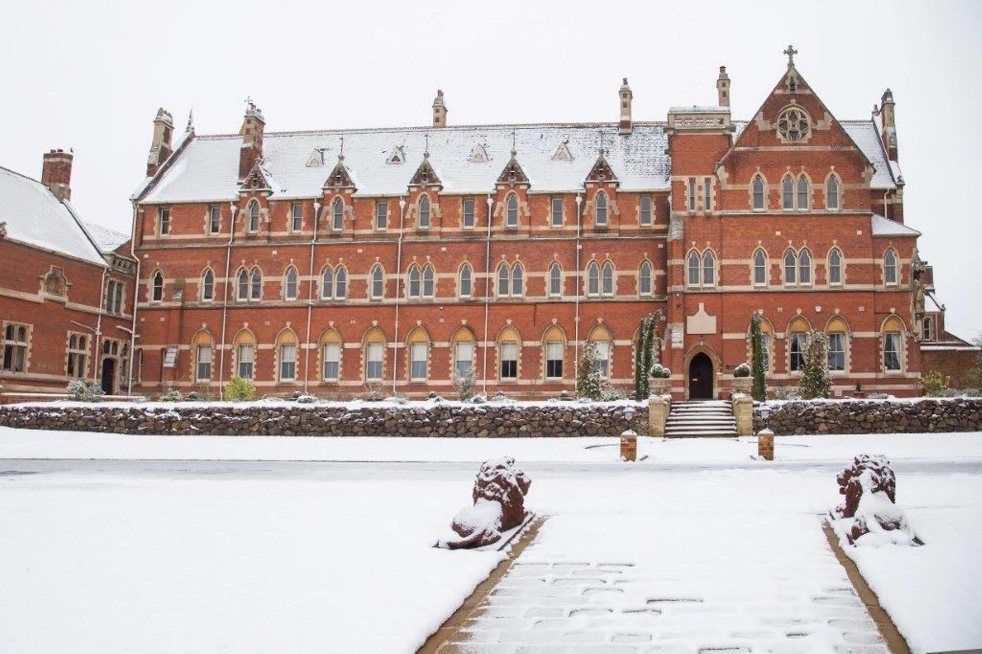 Stanbrook Abbey Hotel, Устър Екстериор снимка